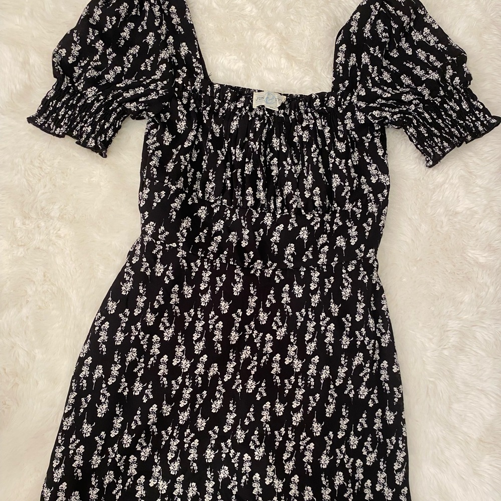 puff sleeve patterned dress